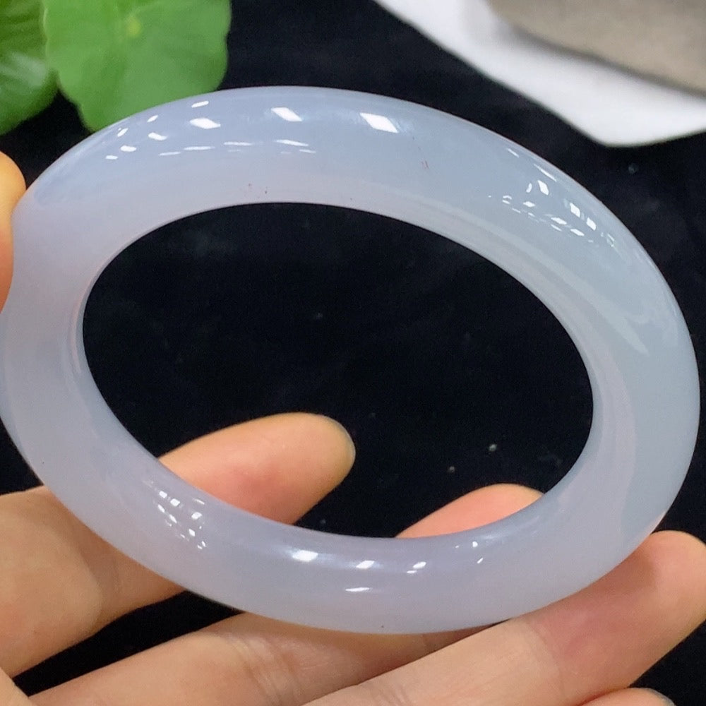 HUILIU HQ jadeite round bangle size 56.7, crafted from jade, with a total weight of approximately 72.66g.