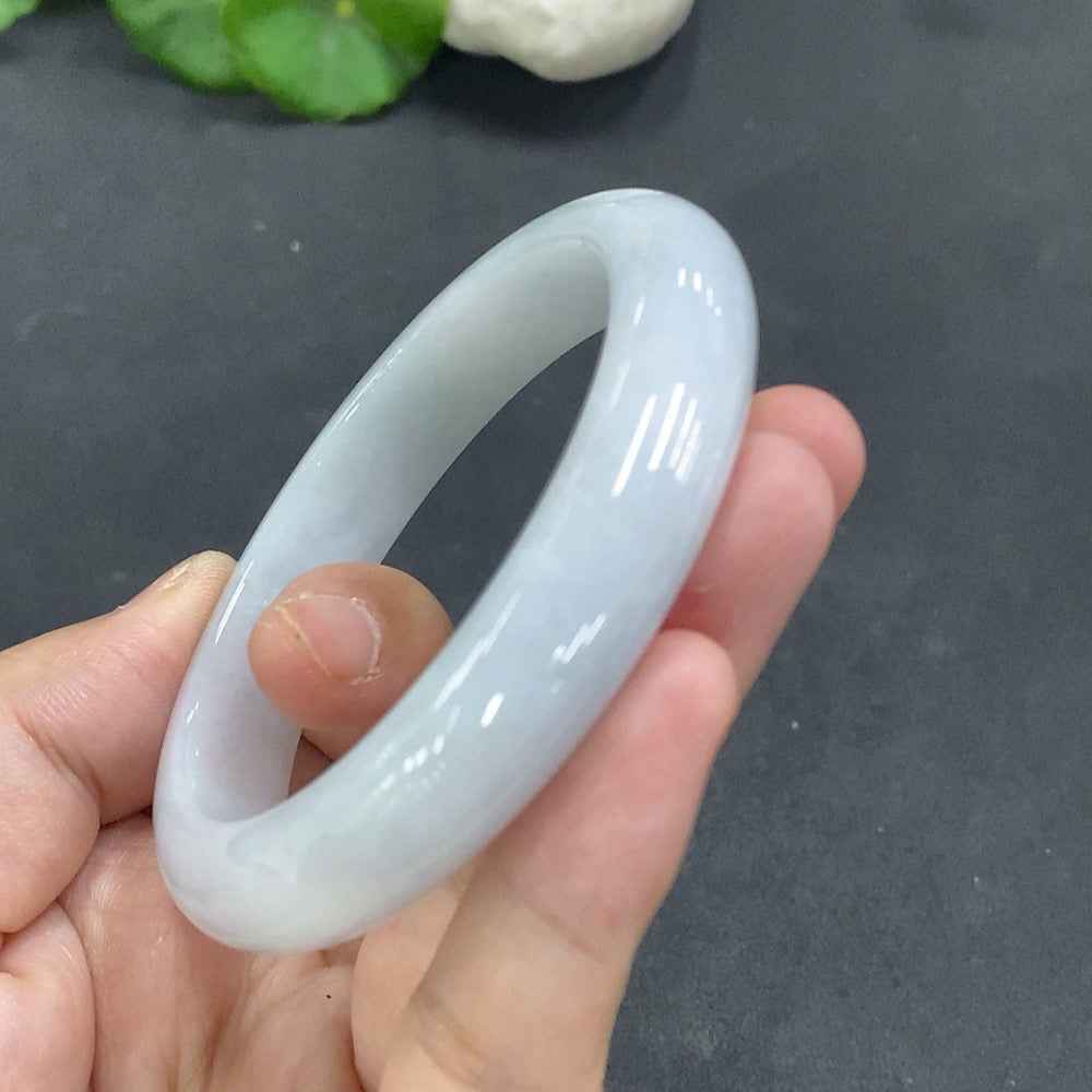 HUILIU HQ jadeite round bangle in size 56, featuring smooth, polished jade with a total weight of 52.823g.