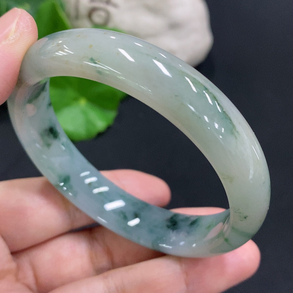 HUILIU HQ jadeite round bangle in size 57.2 with a total weight of 52.2g, showcasing smooth, polished jade surface.