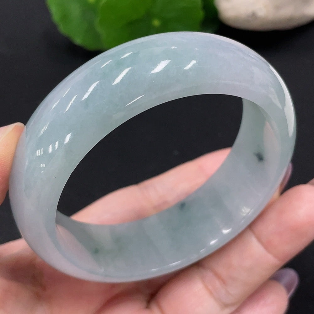 HUILIU HQ jadeite round bangle, size 57, with an approximate weight of 80.8g, showcasing smooth, polished green jade surface.