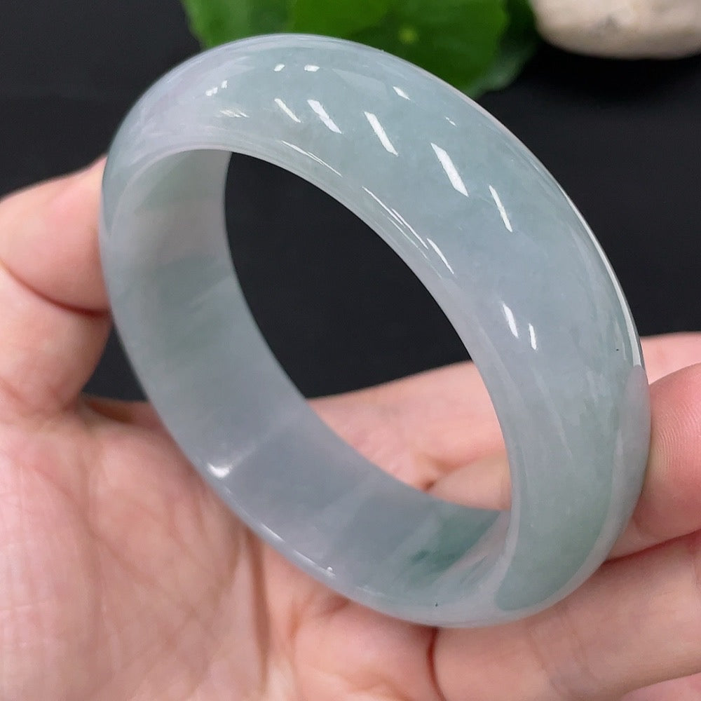 HUILIU HQ jadeite round bangle, size 57, with an approximate weight of 80.8g, showcasing smooth, polished jade jewelry.