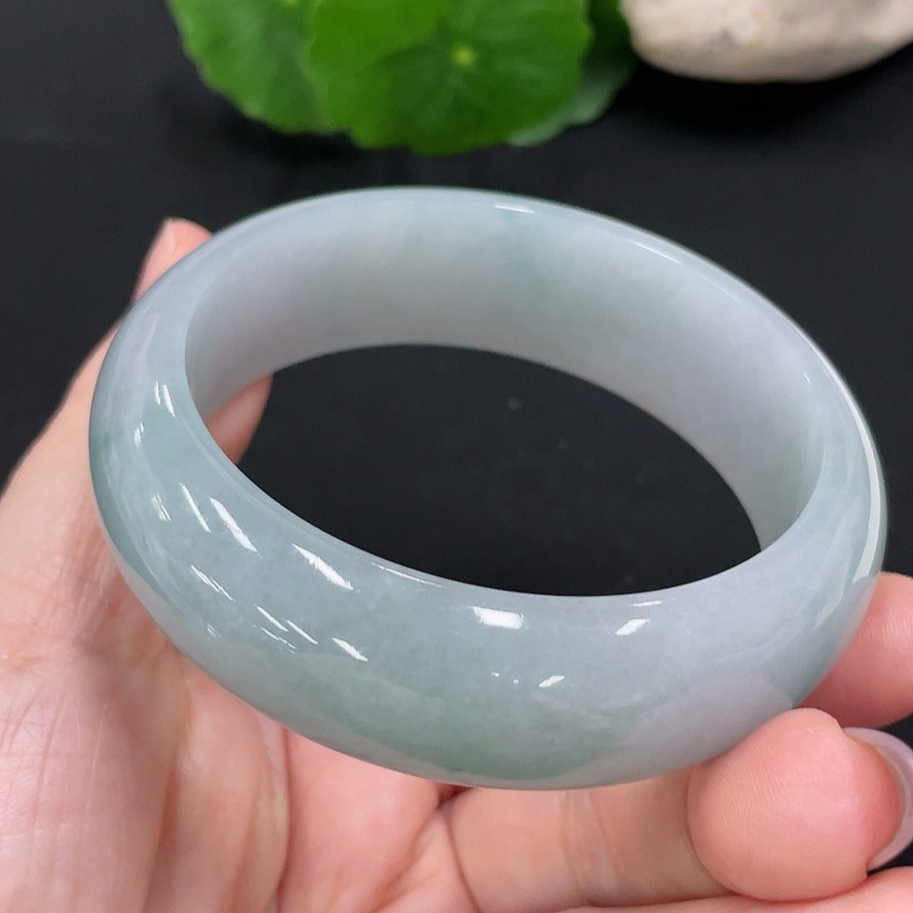 HUILIU HQ jadeite round bangle, size 57, with a total weight of 80.8g, showcasing smooth, polished jadeite craftsmanship.