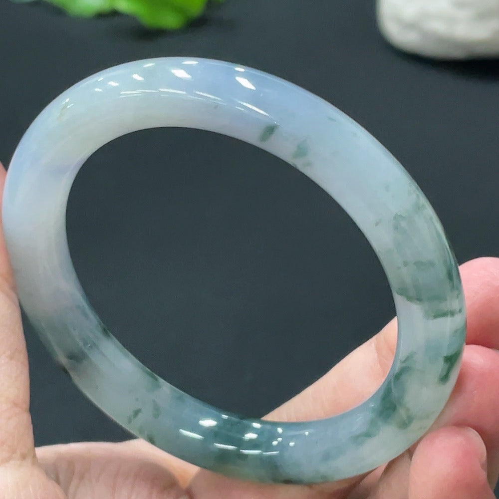 HUILIU HQ jadeite round bangle, 42.79g, size 52.5, showcasing smooth jadeite surface and natural green color.