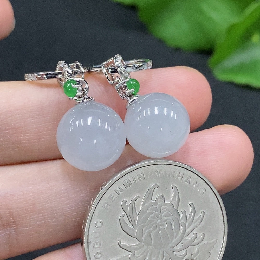 HUILIU HQ jadeite round bead earrings with 18K gold and diamond accents, showcasing elegant jewelry design and craftsmanship.