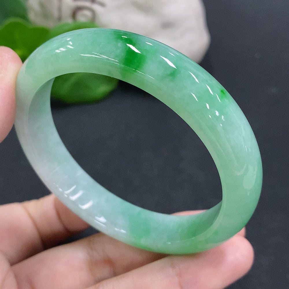 Huiliu HQ jadeite round bracelet featuring smooth, polished jade stones, certified by Huiliu for quality and craftsmanship.