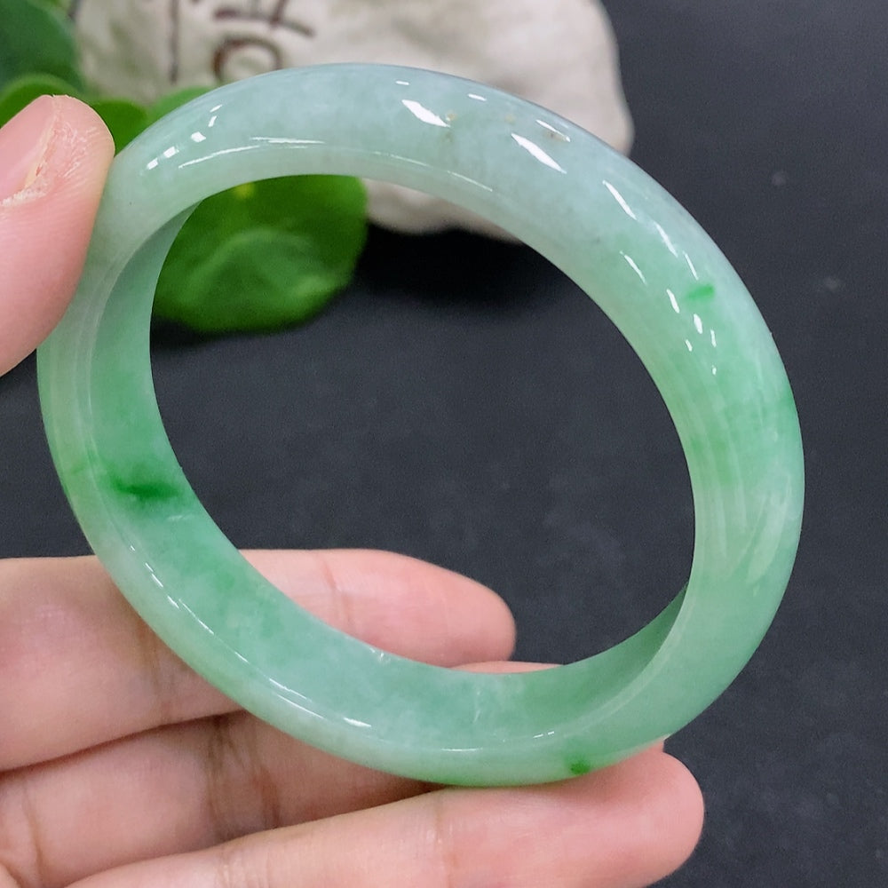 Huiliu HQ jadeite round bracelet featuring smooth, polished jade stones, certified by Huiliu for quality and authenticity.