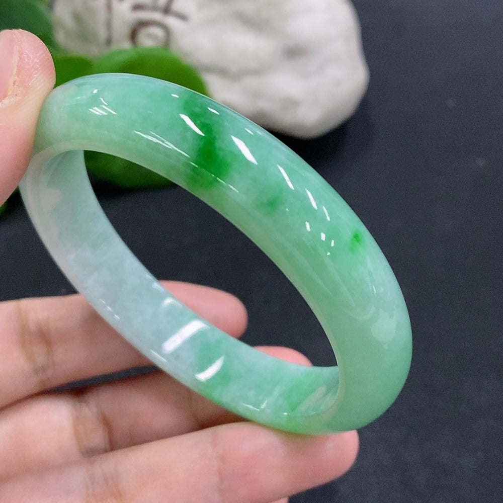 Huiliu HQ jadeite round bracelet, natural green jade with smooth polished surface, certified by Huiliu for quality and authenticity.