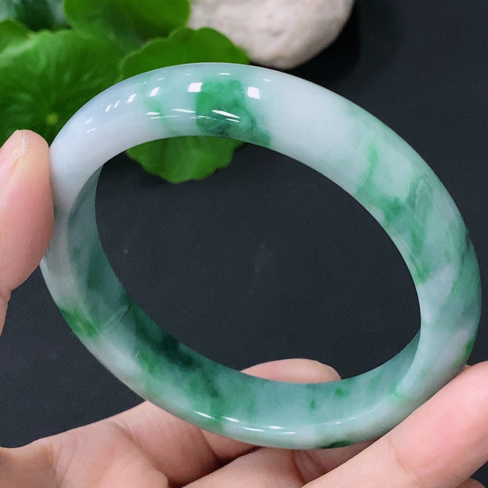 Huiliu HQ Jadeite round bracelet with smooth, polished jade stones, certified by Huiliu, showcasing elegant craftsmanship.