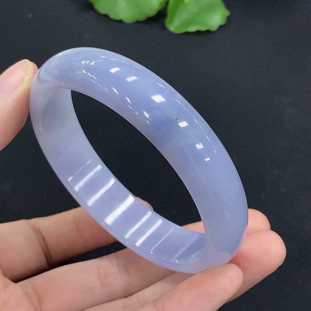 Huiliu HQ jadeite round bracelet showcasing smooth jade beads, certified by Huiliu, elegant and natural jewelry accessory.