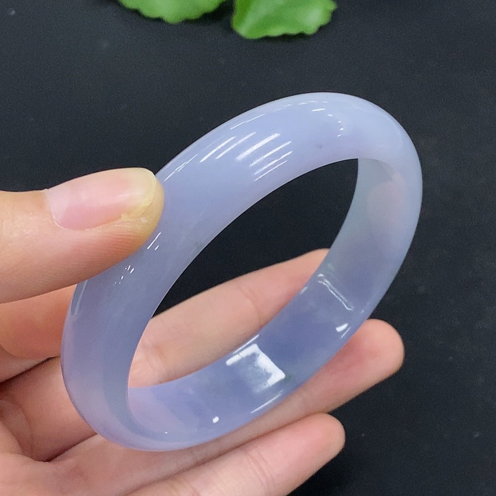 Huiliu HQ jadeite round bracelet featuring smooth, polished jade stones, certified by Huiliu for quality and authenticity.