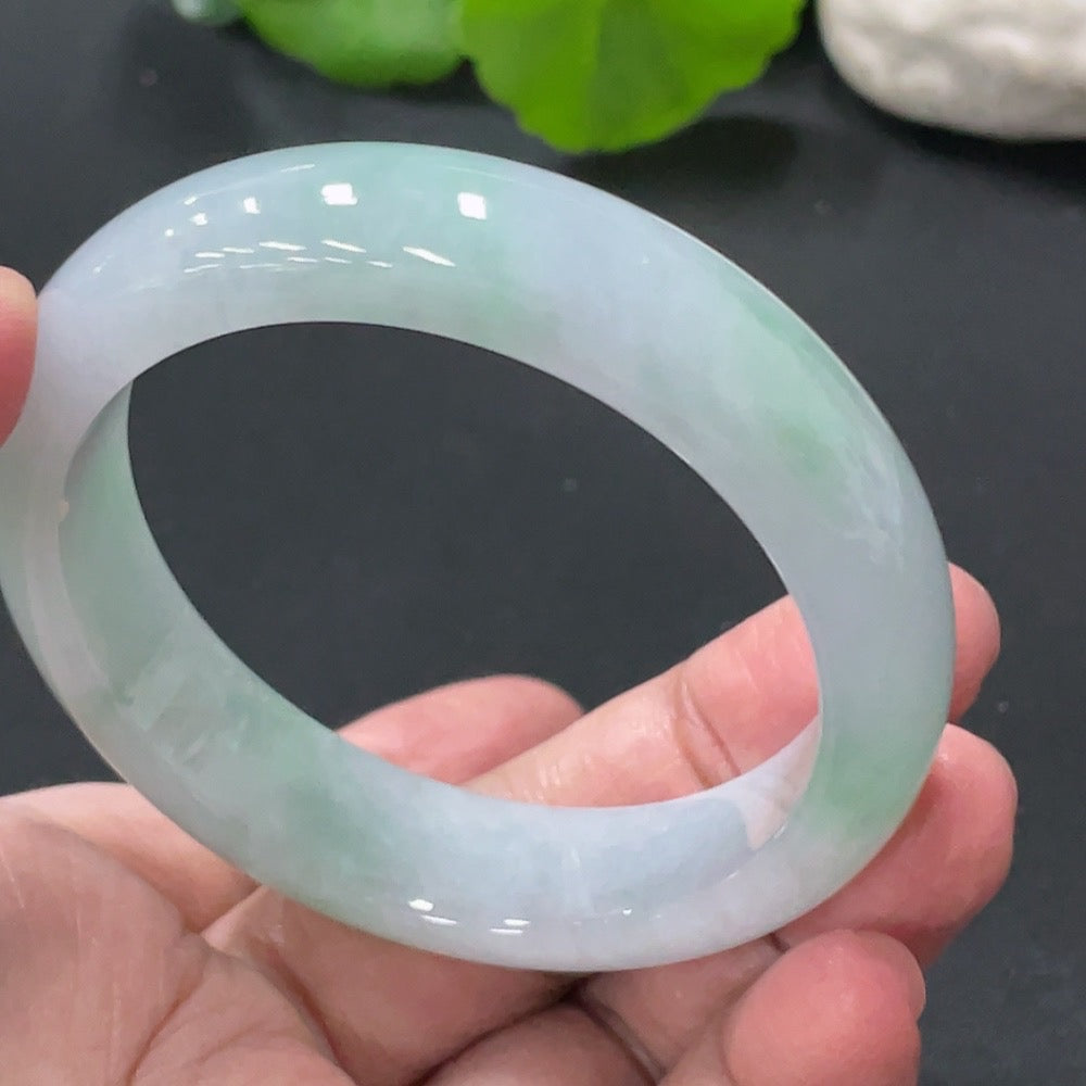 Huiliu HQ Jadeite round bracelet made of polished green jade, Huiliu Certified, featuring smooth, rounded beads.