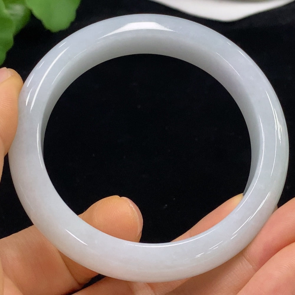 Huiliu HQ jadeite round bracelet featuring smooth, polished jade stones with a natural green hue and Huiliu certified quality.