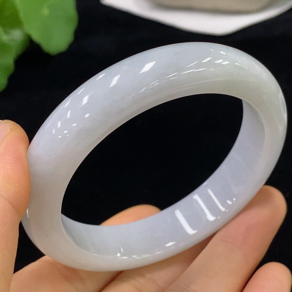 Huiliu HQ Jadeite round bracelet made of polished green jade, Huiliu certified, showcasing smooth, round beads on a string.