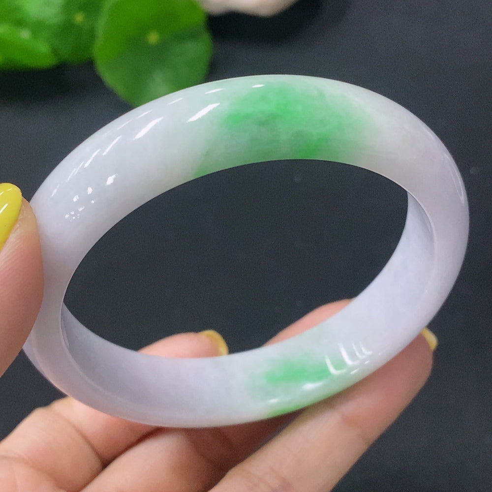 HUILIU HQ jadeite round bracelet, 57.3mm diameter, weighing 53.23g, featuring smooth jadeite beads on a stylish bracelet.
