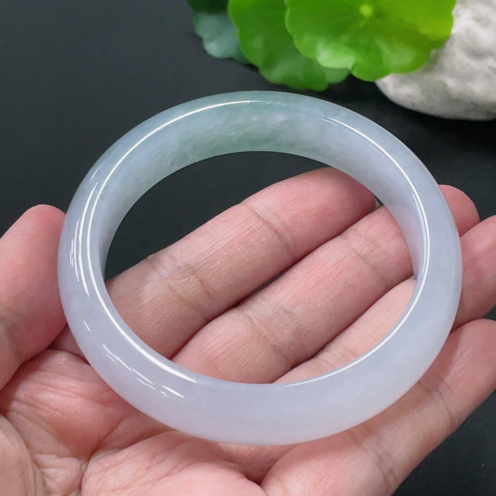 HUILIU HQ jadeite round bracelet weighing approx. 52.6g with a size of 53.6mm, showcasing smooth, polished jadeite beads.