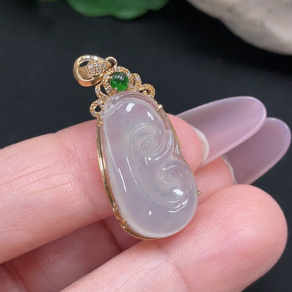 Jadeite Ruyi pendant in 18K gold with diamond accents, featuring intricate inlay work and a total weight of 2.45g.