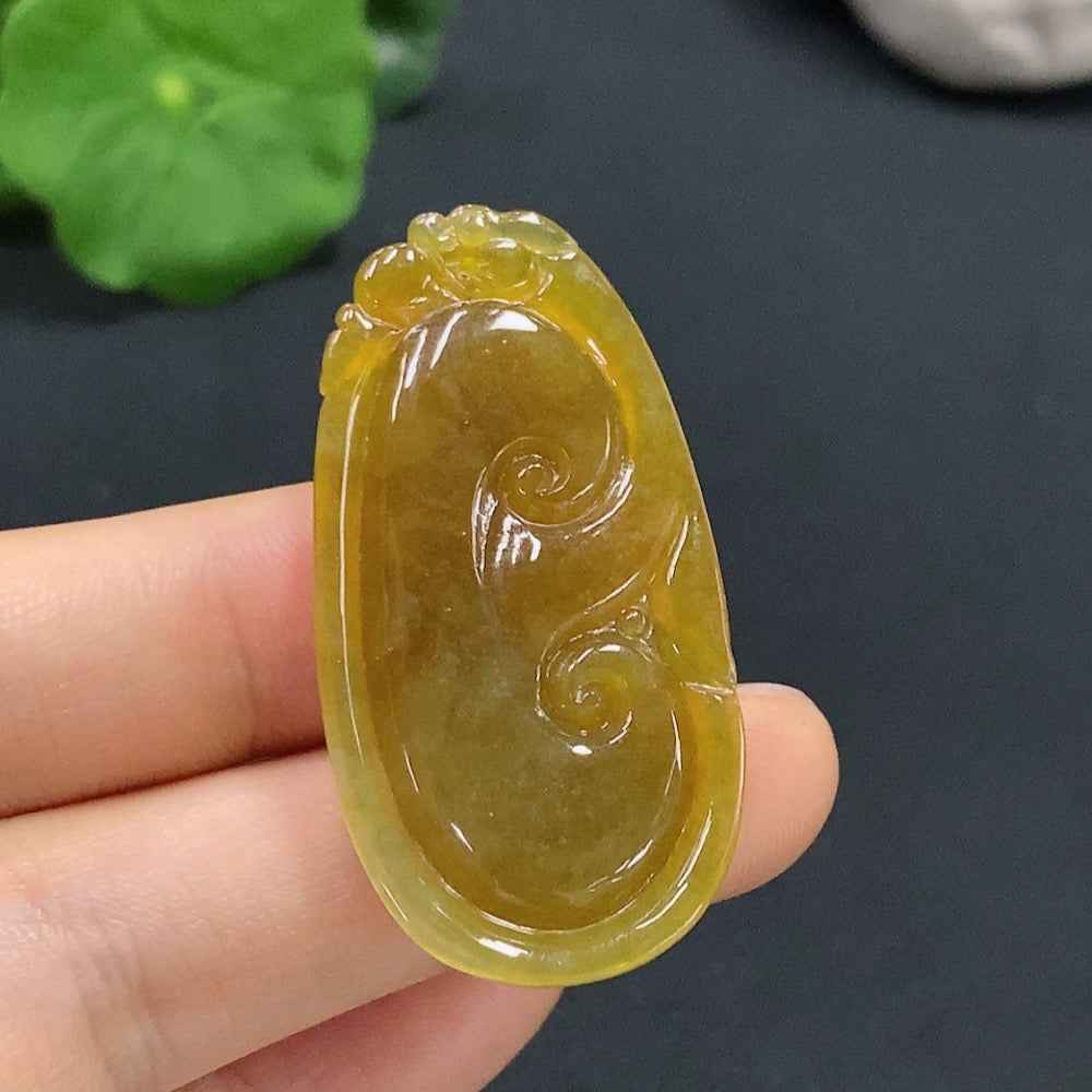 Jadeite Ruyi pendant from HUILIU HQ, intricately carved jade jewelry weighing 8.107g, showcasing traditional craftsmanship.