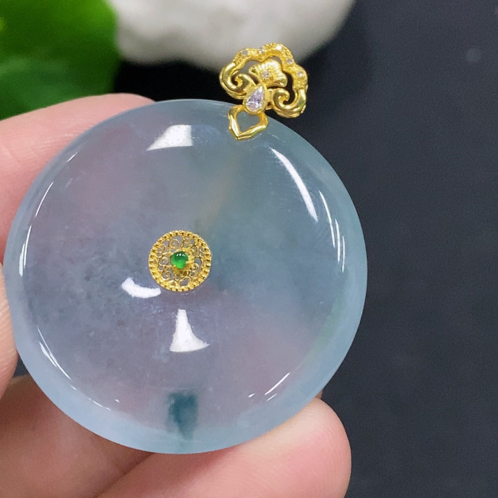 HUILIU HQ Jadeite safety buckle with 18K gold, weighing approx. 10.9g, featuring small diamond accents on a jade jewelry piece.