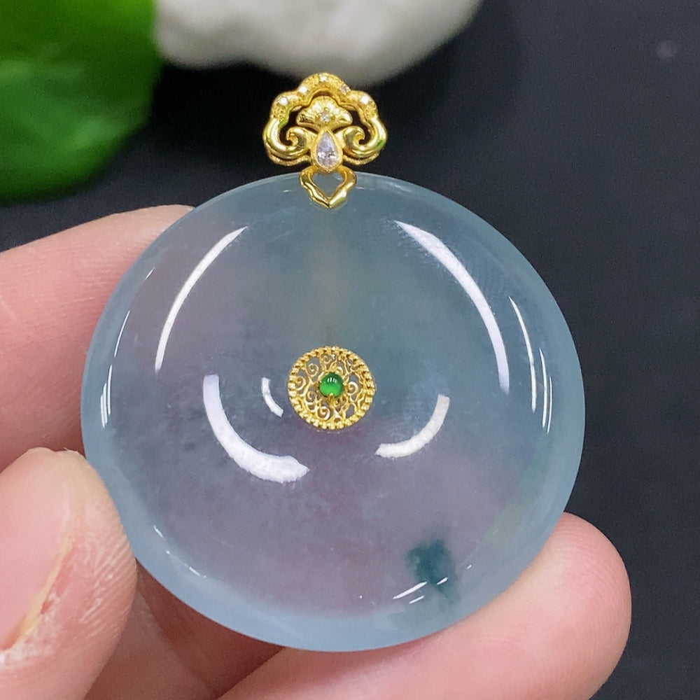 HUILIU HQ Jadeite safety buckle with 18K gold, weighing approx. 10.9g, featuring small diamond accent stones.