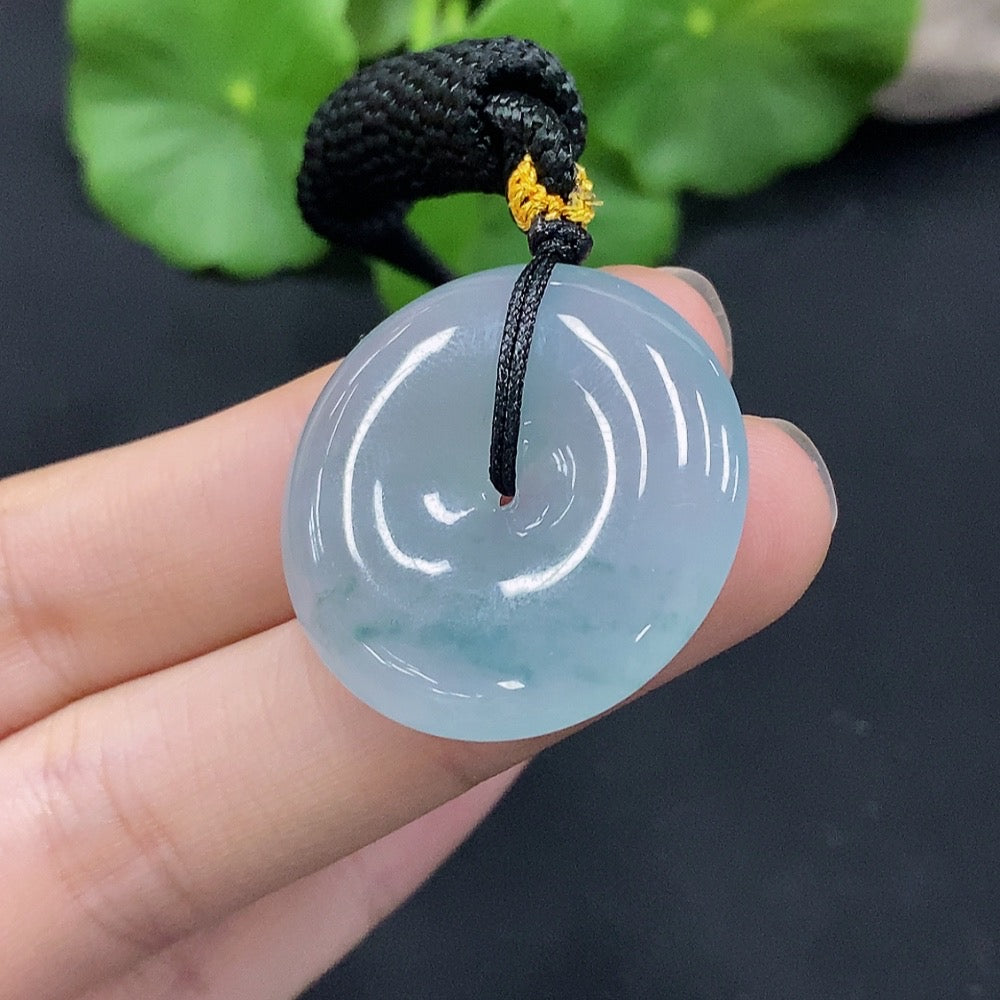 HUILIU HQ jadeite safety buckle pendant featuring a smooth jade surface, weighing approximately 11.8 grams.