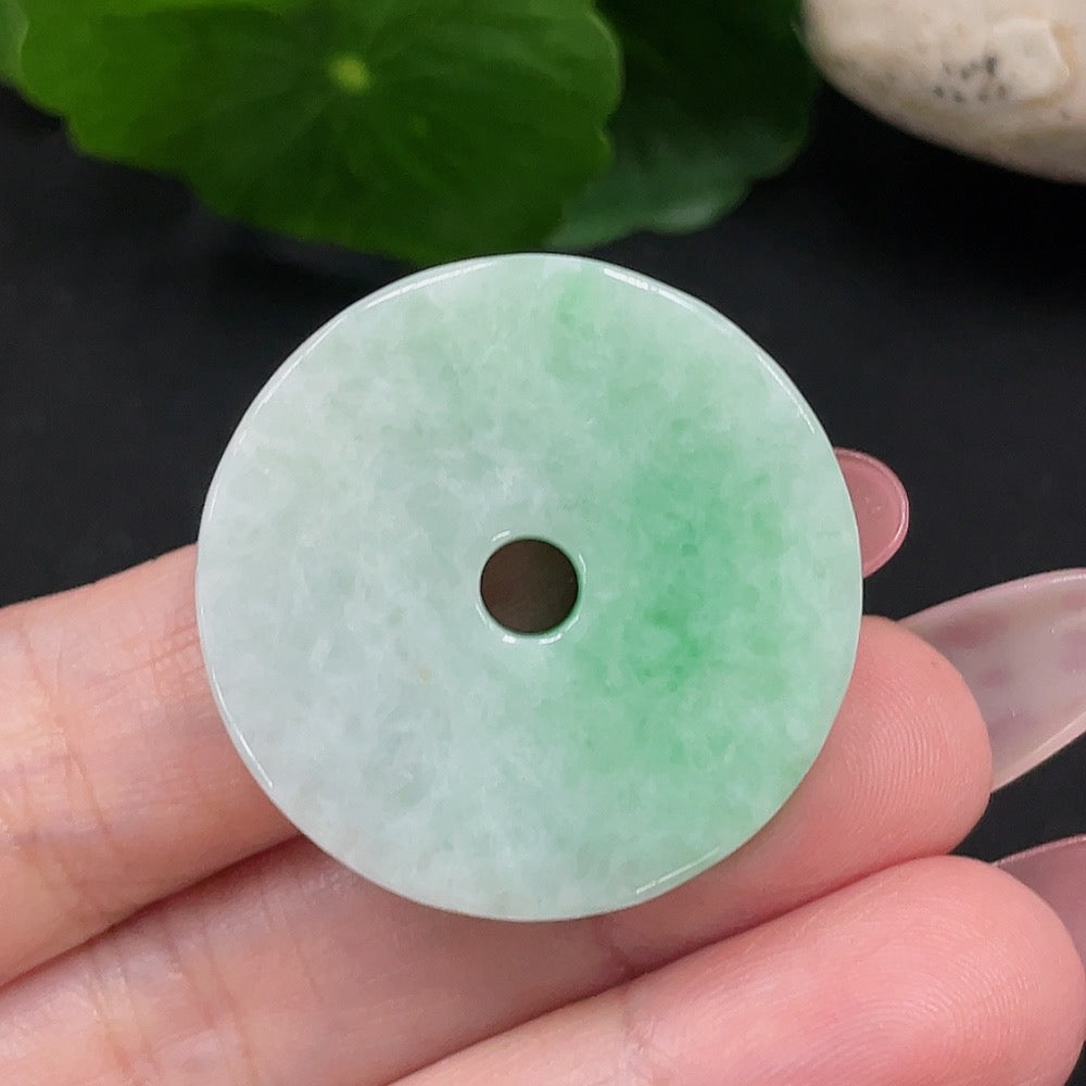 HUILIU HQ jadeite safety buckle pendant, smooth green jade with intricate design, weighs approximately 15.9g.