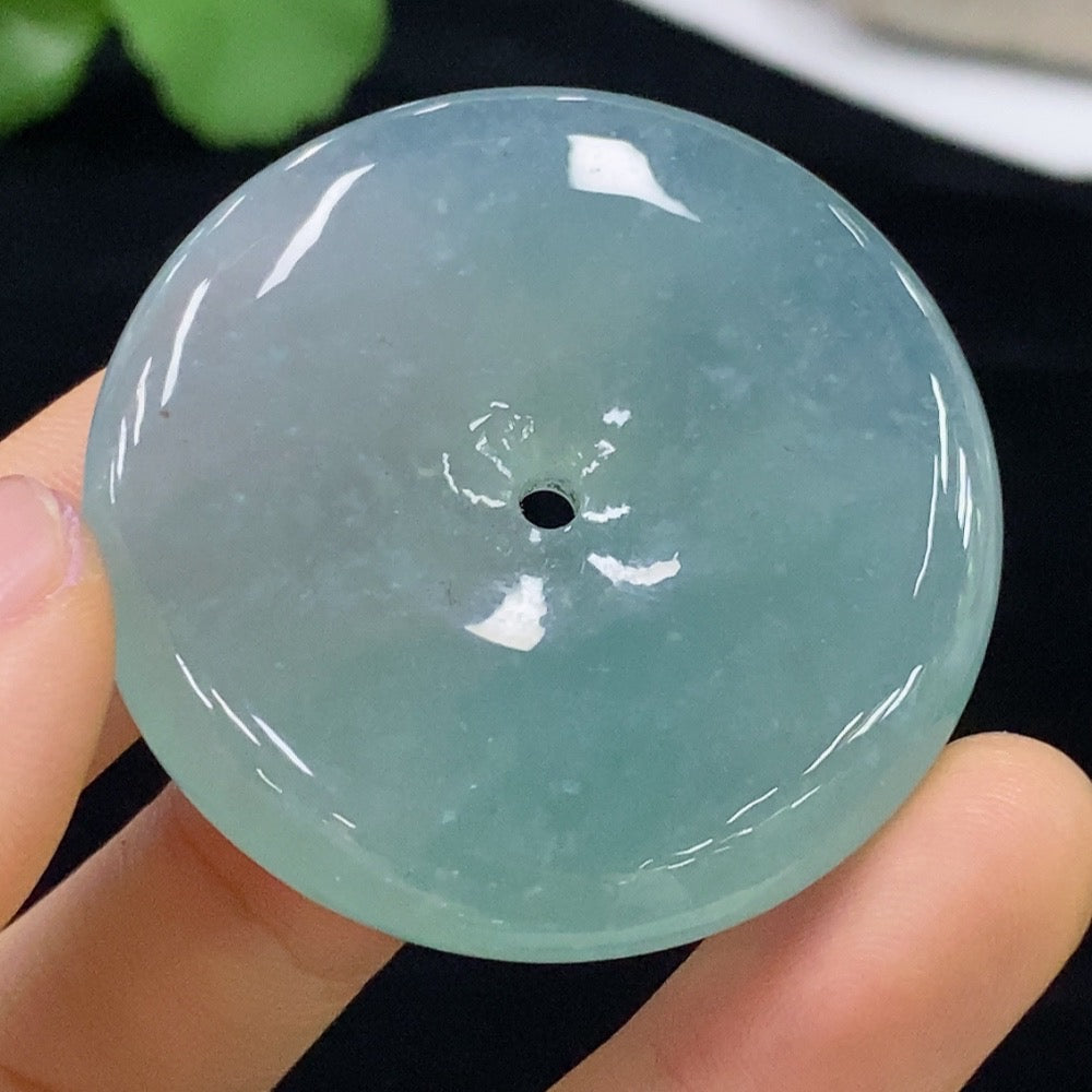 HUILIU HQ jadeite safety buckle pendant weighing approximately 39.8g, featuring intricate jade craftsmanship and a secure buckle design.
