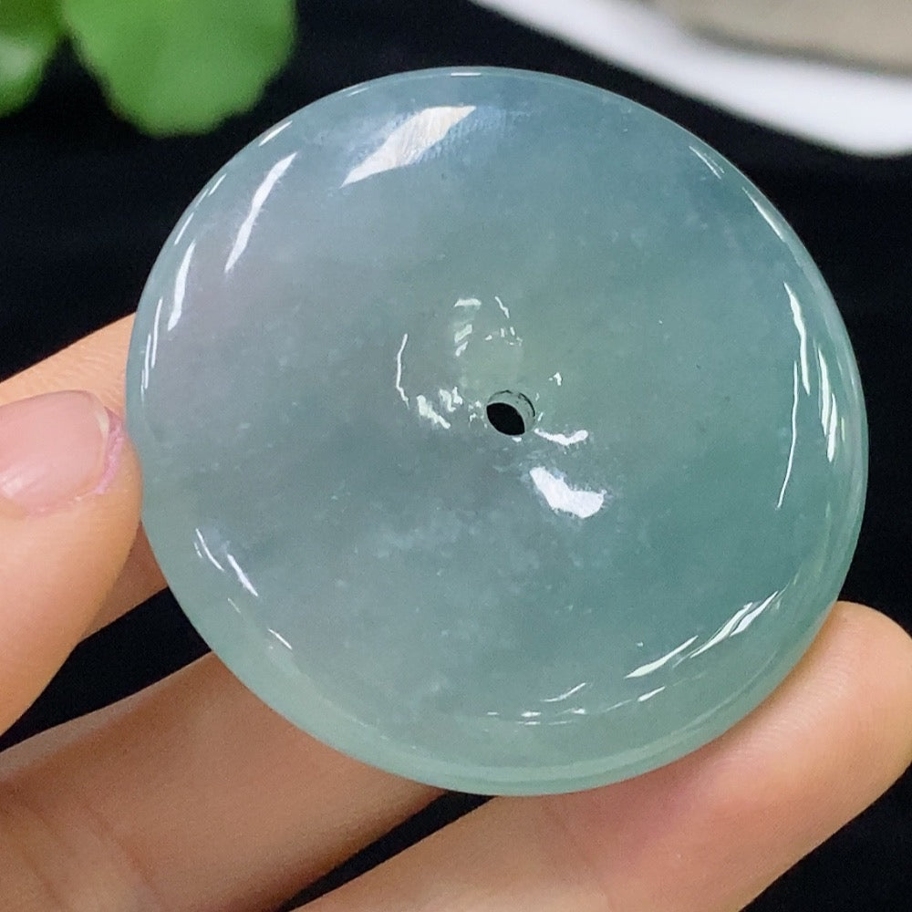HUILIU HQ jadeite safety buckle pendant, approximately 39.8g, featuring a smooth jadeite stone with detailed craftsmanship.
