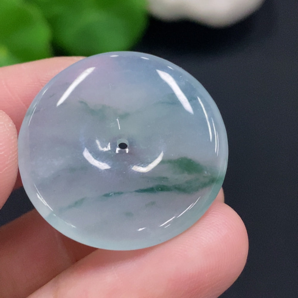 HUILIU HQ jadeite safety buckle weighing approximately 7.6 grams, featuring smooth polished jade surface and secure clasp design.