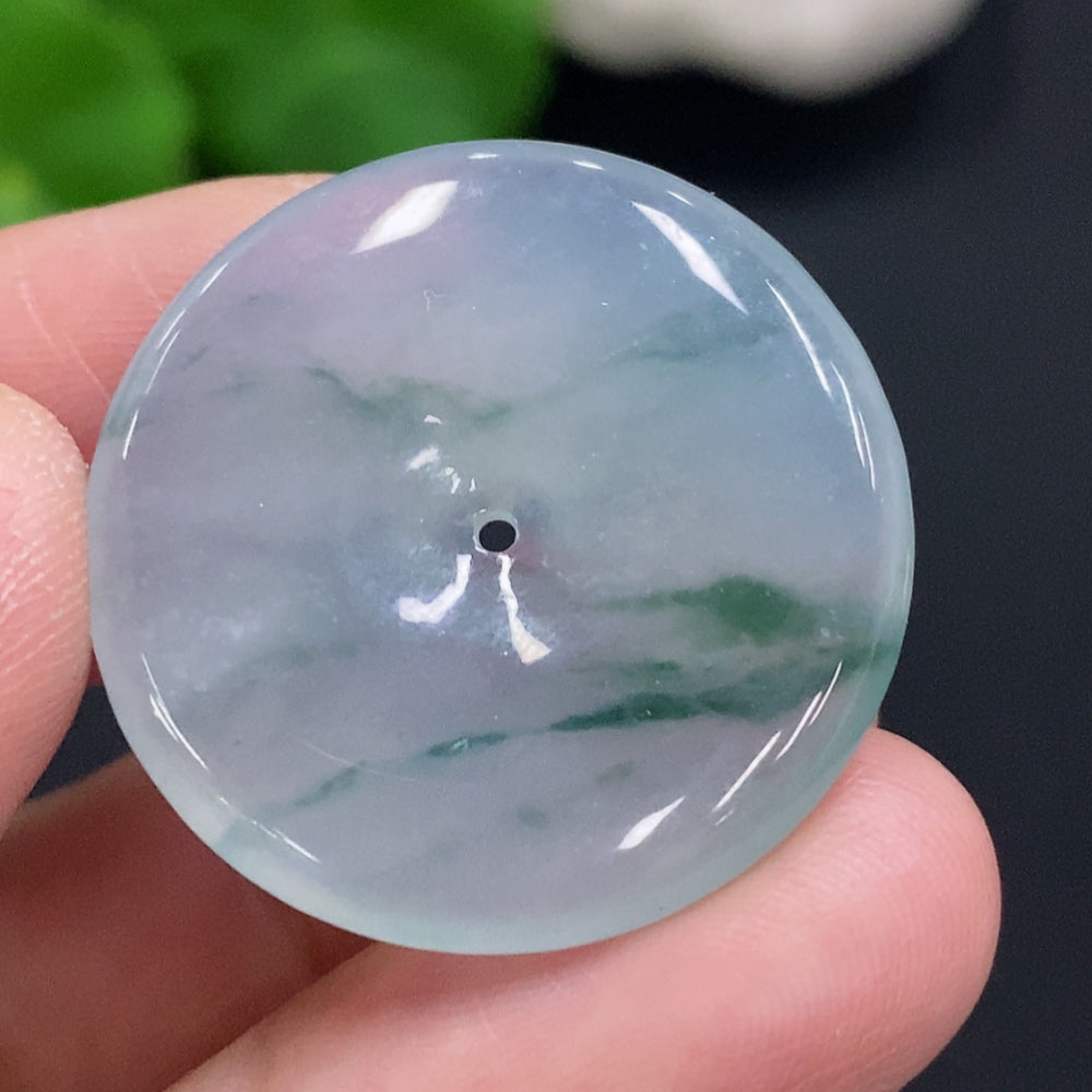 HUILIU HQ jadeite safety buckle weighing approximately 7.6g, natural green jade with smooth polished surface and safety design.
