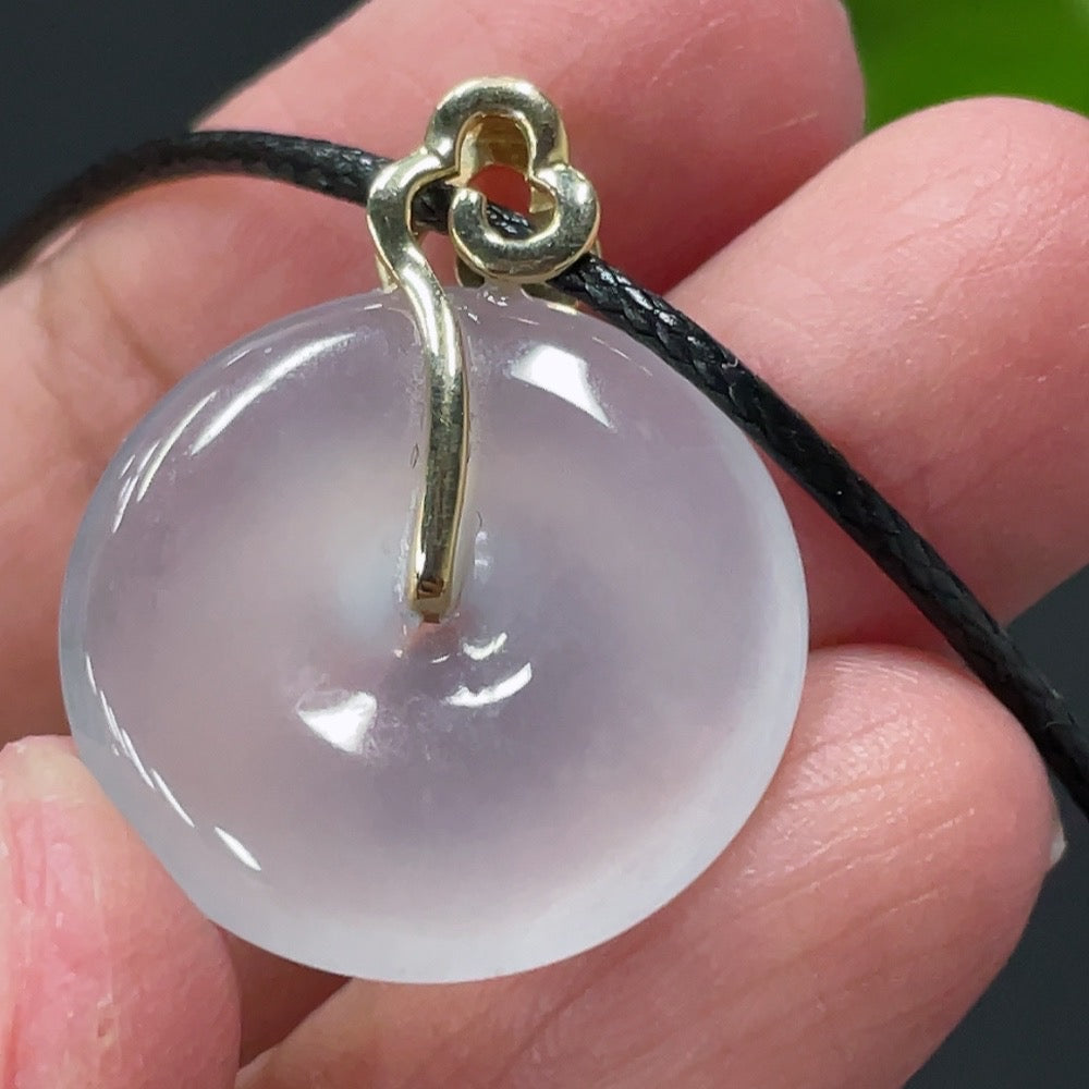 Jadeite safety pendant with 18K gold clasp, non-gold rope, weighing approximately 3.5g, from HUILIU HQ.