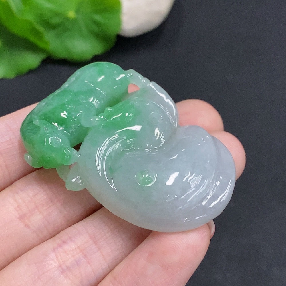 Huiliu HQ jadeite Turn the Tide pendant featuring a polished jade pendant with intricate carvings, certified by Huiliu.