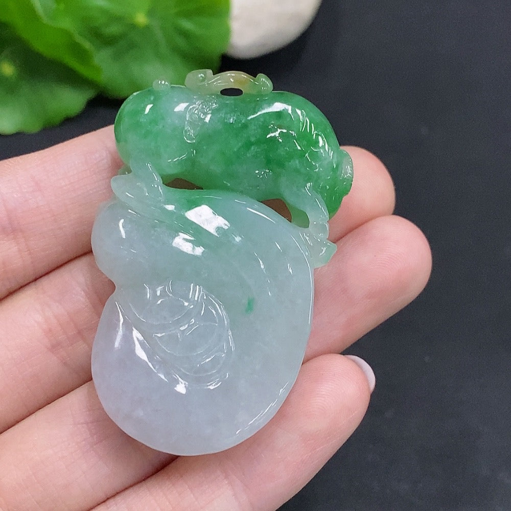 Huiliu HQ Jadeite Turn the Tide pendant featuring a polished jade stone with intricate carving, certified by HUILIU HQ.
