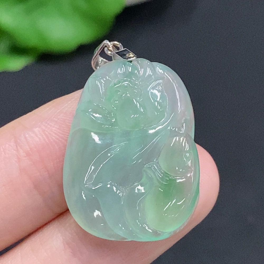 HUILIU HQ Jadeite Year-after-Year Abundance Pendant with 18K gold clasp, showcasing a smooth, polished jadeite stone.