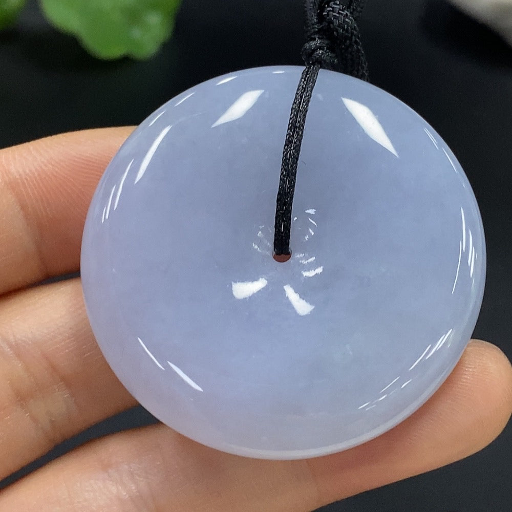 HUILIU HQ jadeite Peace Knot pendant featuring a smooth, polished jade necklace with a traditional knot design.