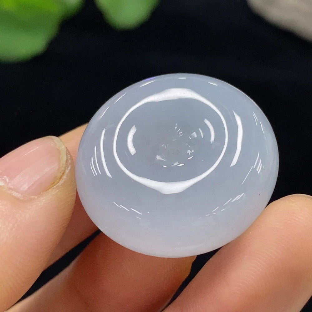 Huiliu JadeitePeace pendant featuring a smooth, green jadeite jade stone with Huiliu certified craftsmanship.
