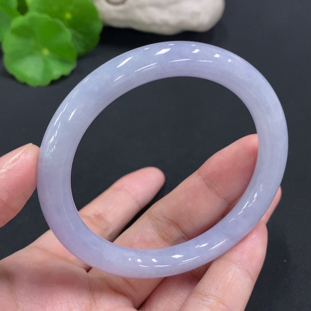 HUILIU HQ jadeite round bangle bracelet, size 55, weighing approx. 38.4g, featuring smooth green jade surface and polished finish.