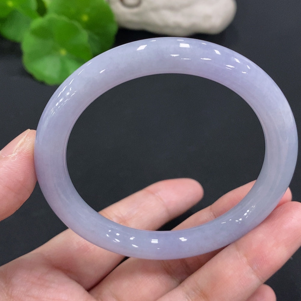 HUILIU HQ jadeite round bangle bracelet in size 55, weighing approximately 38.4g, featuring smooth, polished jadeite surface.