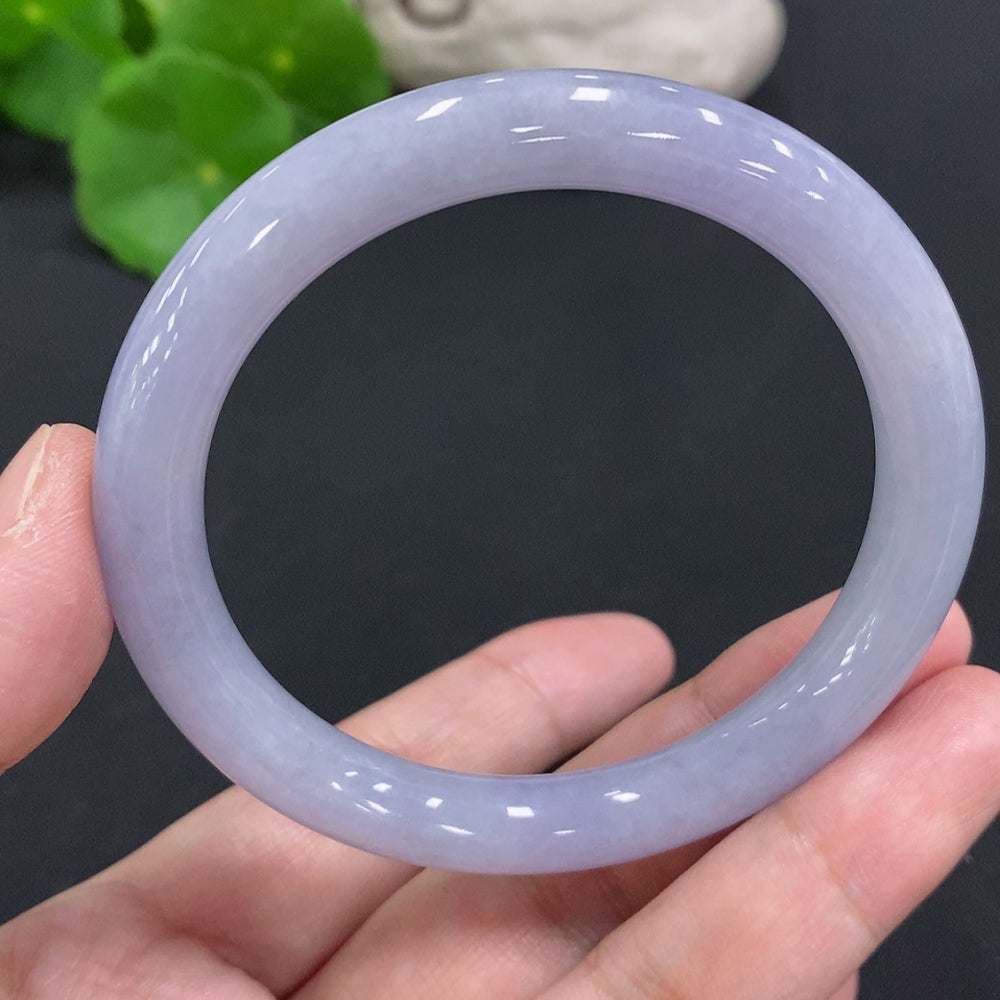 HUILIU HQ jadeite round bangle bracelet, size 55, weighing approx. 38.4g, showcasing smooth jadeite craftsmanship.