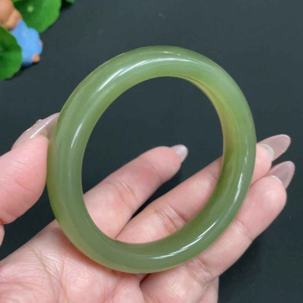Natural Grade A Jadeite round bracelet by HUILIU HQ, showcasing smooth, polished jade beads with Huiliu certification.
