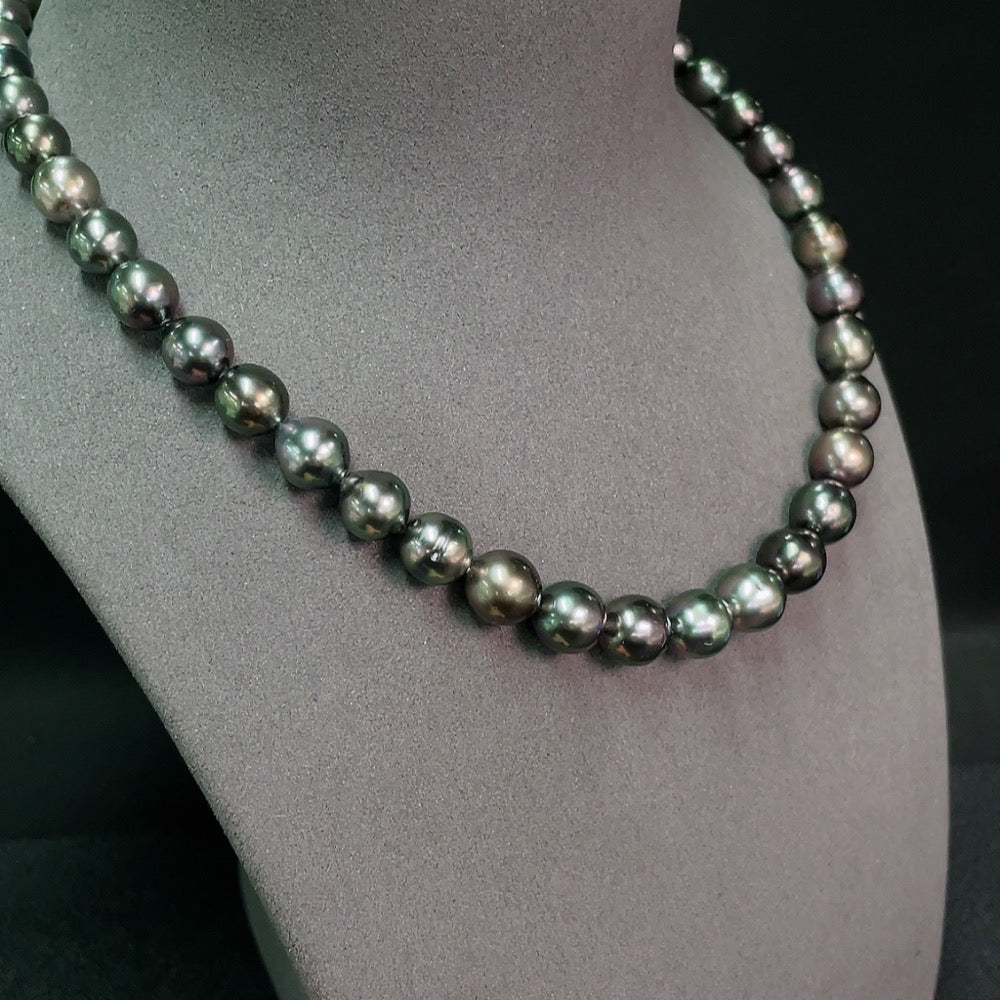 HUILIU HQ Sea Pearl Strand with undetermined color, non-gold, approximately 51.63g, 7.9-10.4mm round pearls laid out on a white background.