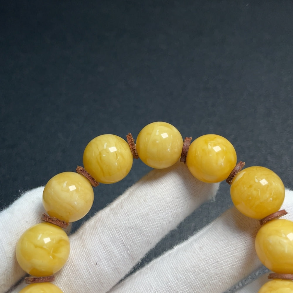 Amber Beeswax Bracelet by HUILIU HQ featuring a 15.6mm amber bead with natural beeswax appearance and Huiliu certification.
