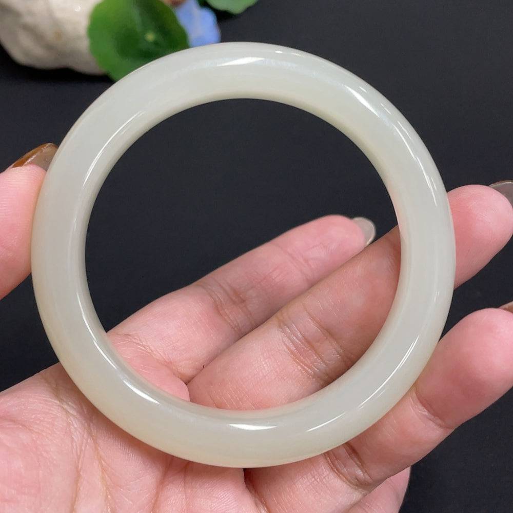 Hetian jade round bracelet by HUILIU HQ, size 58.7, weighing approximately 61.2g, featuring smooth, polished jade beads.
