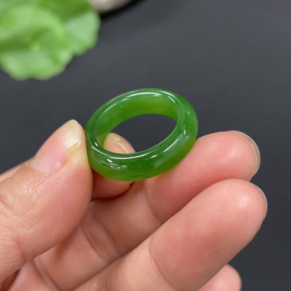 Hetian jade ring in size 14 with a total weight of 3.5g, featuring smooth green jade gemstone and a polished band.