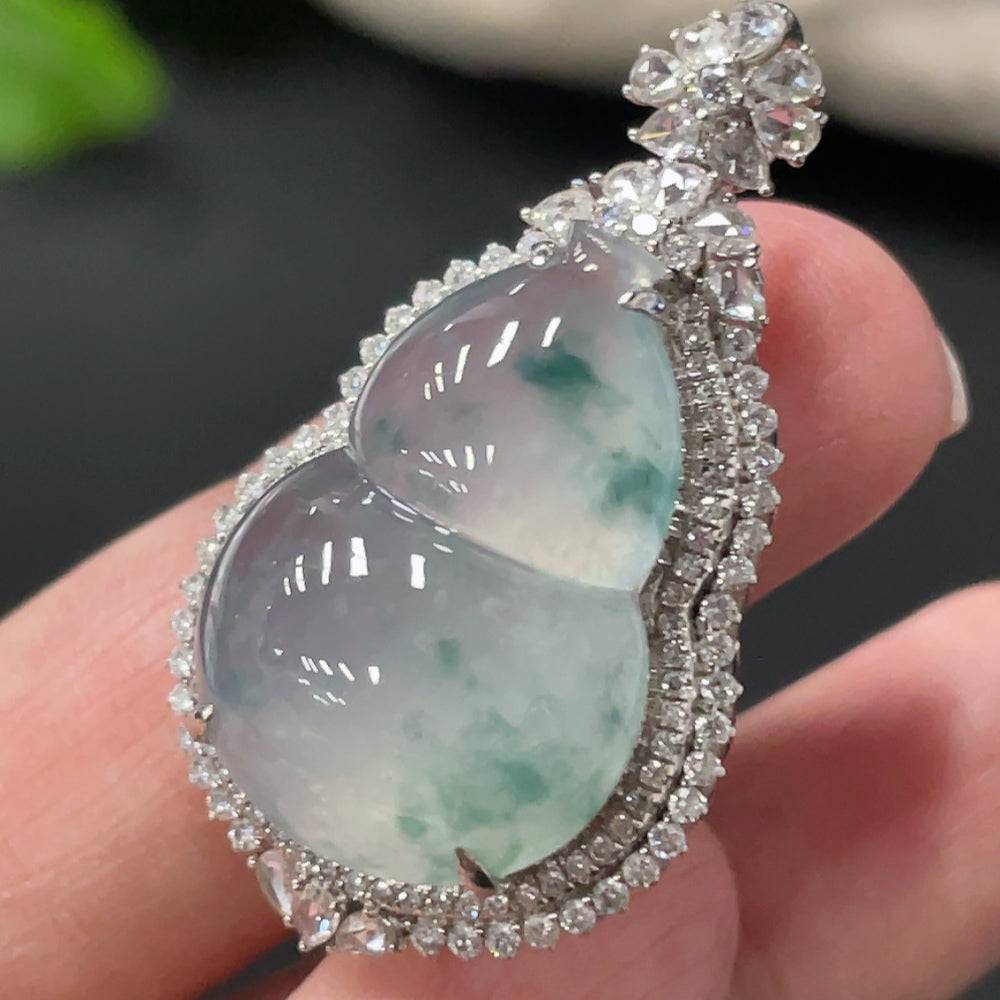 Jadeite gourd pendant with 18K gold setting and small diamond accents, weight approx. 6.5g, from HUILIU HQ.
