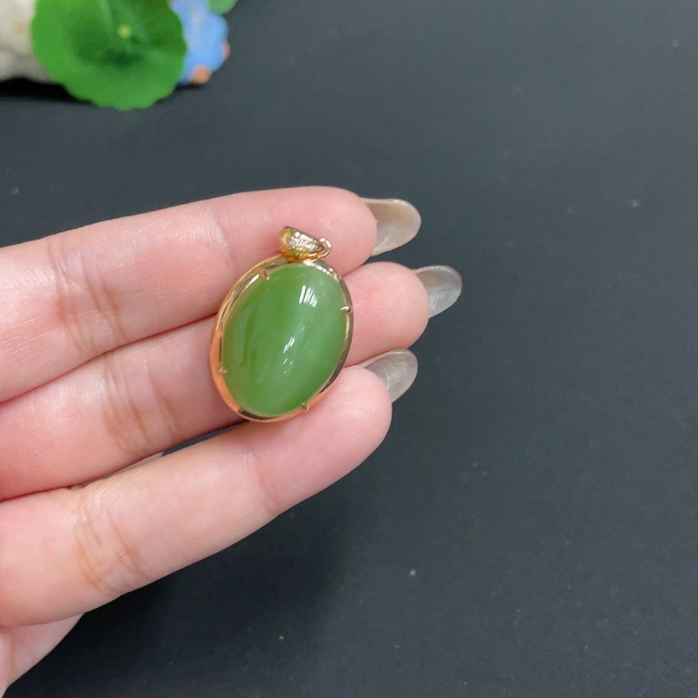 Huiliu Hetian jade jasper pendant with diamond accents, inlaid design, showcasing elegant craftsmanship and vibrant stone details.