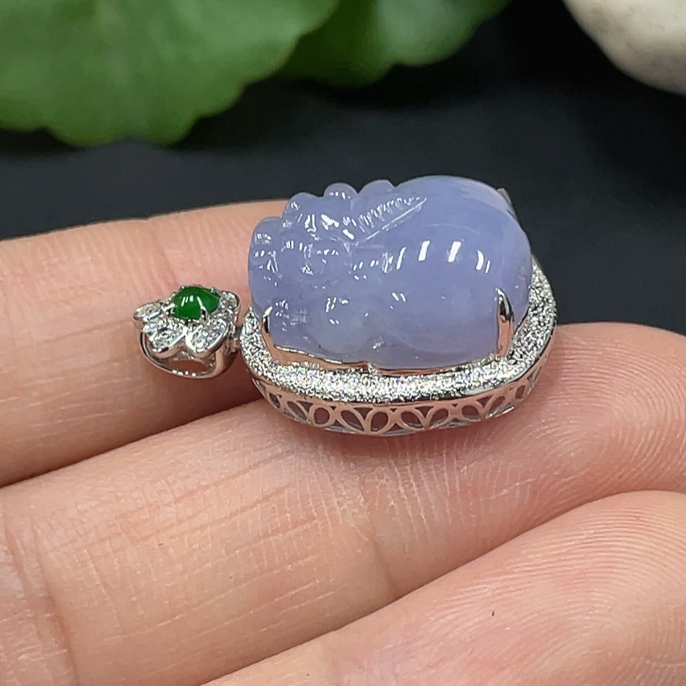 Jadeite Pixiu Pendant with 18K Gold Inlay, Total Weight Approx. 4.75g