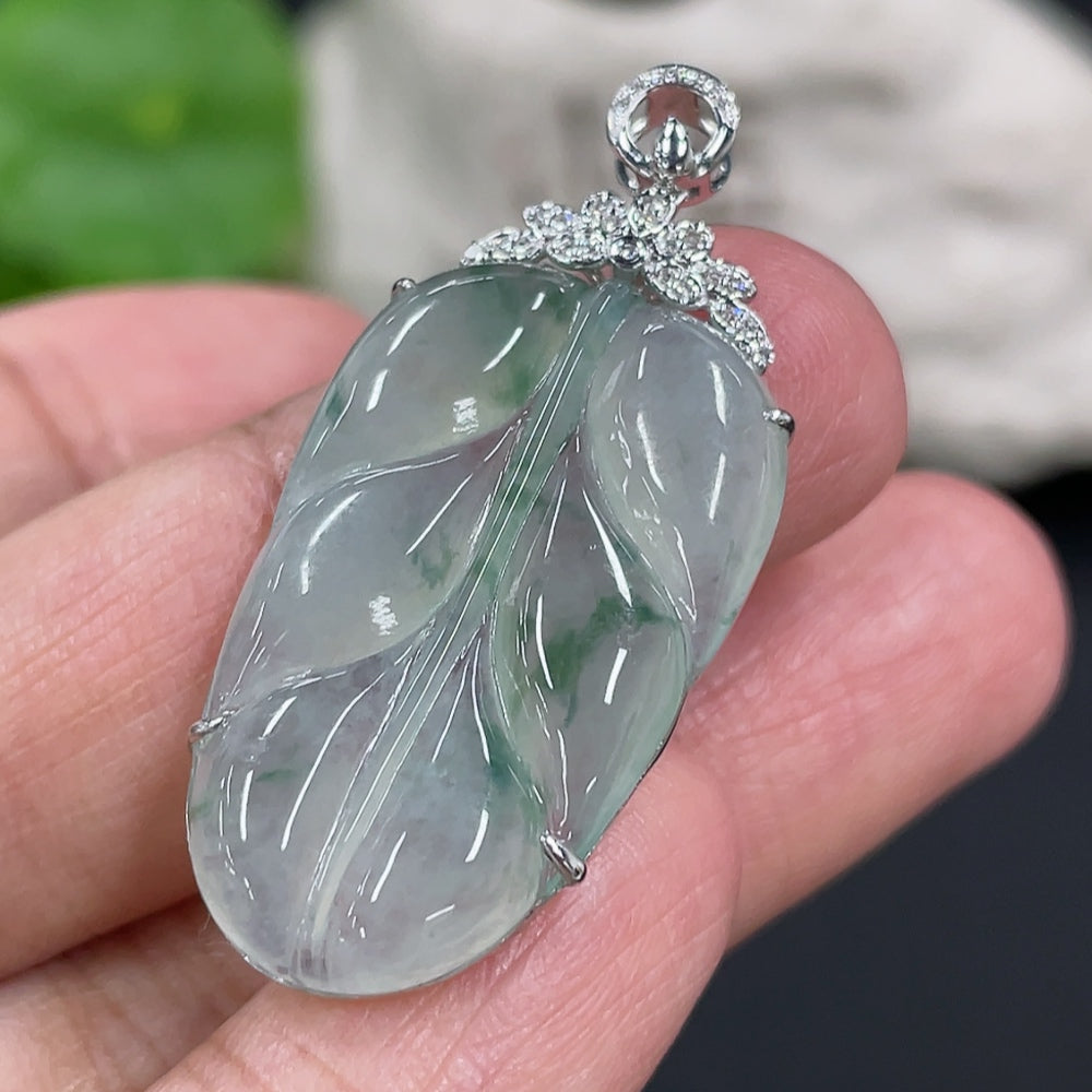 Jadeite leaf pendant in 18K gold with diamond accents, weighing approximately 4.6g, crafted by HUILIU HQ.