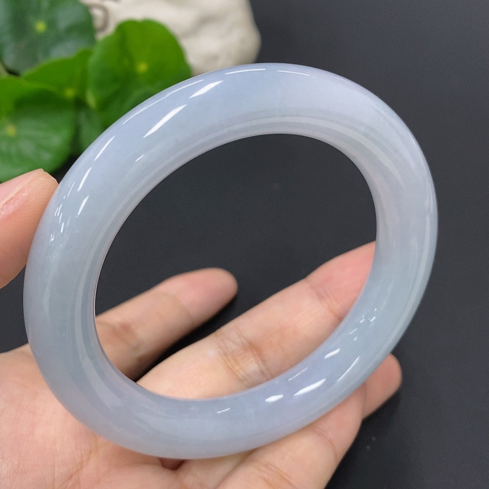 Huiliu Certified Jadeite round bangle showcasing smooth, polished jade with natural green hues and a glossy finish.