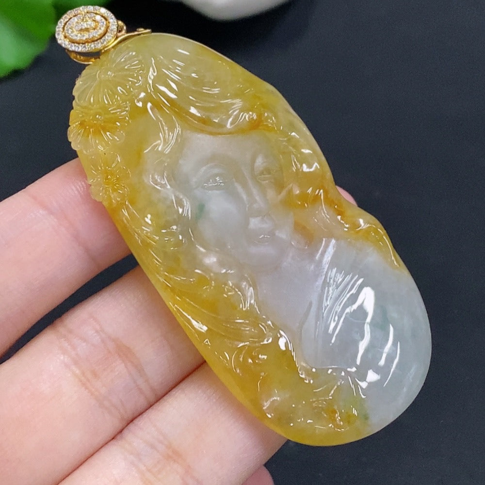 Jadeite Pendant with 18K Gold Clasp, Total Weight Approx. 35.3g