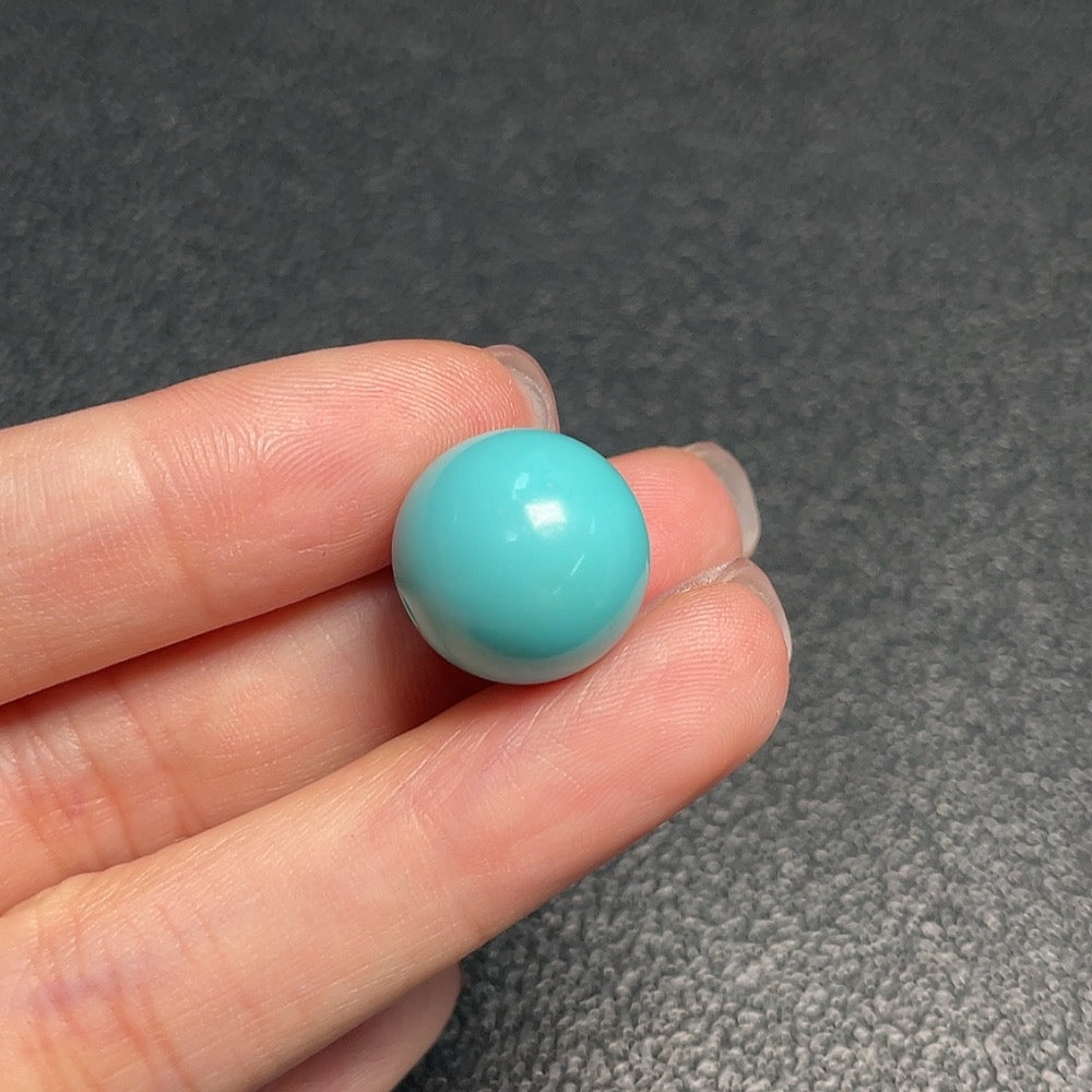 Turquoise gemstone pendant weighing 4.2g, approximately 15.5mm in size, from HUILIU HQ, featuring vibrant blue-green color.